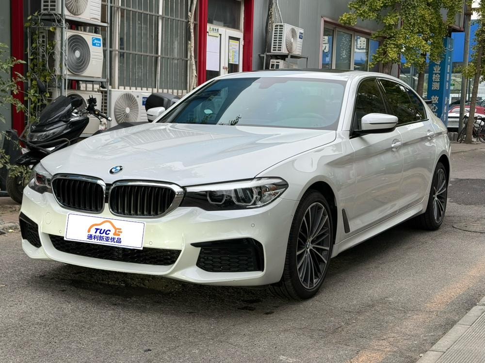 BMW 5-Series 2019 — фото автомобиля