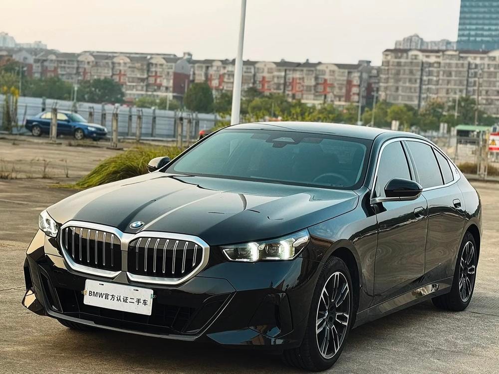 BMW 5-Series 2026 — фото автомобиля
