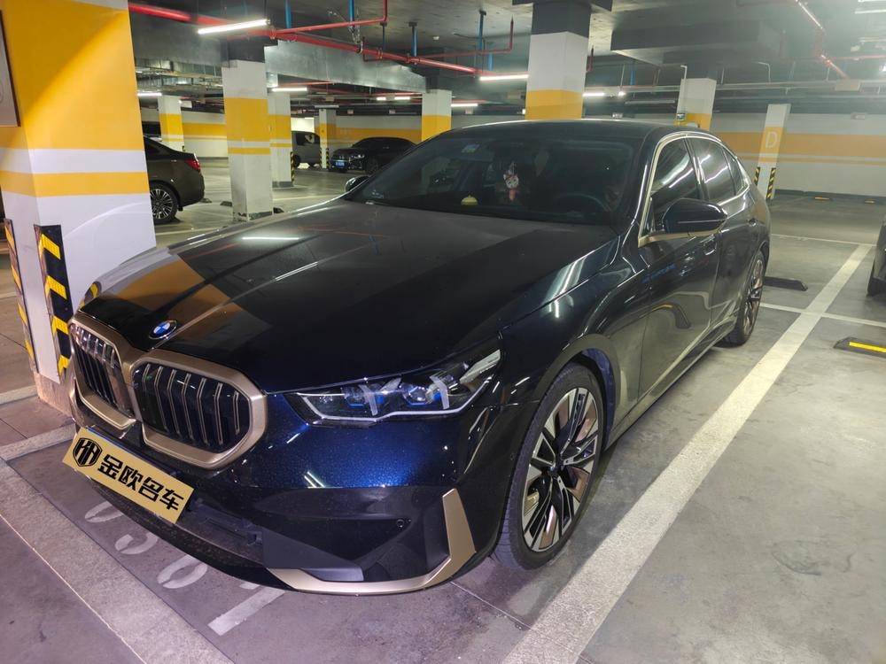 BMW 5-Series 2024 — фото автомобиля
