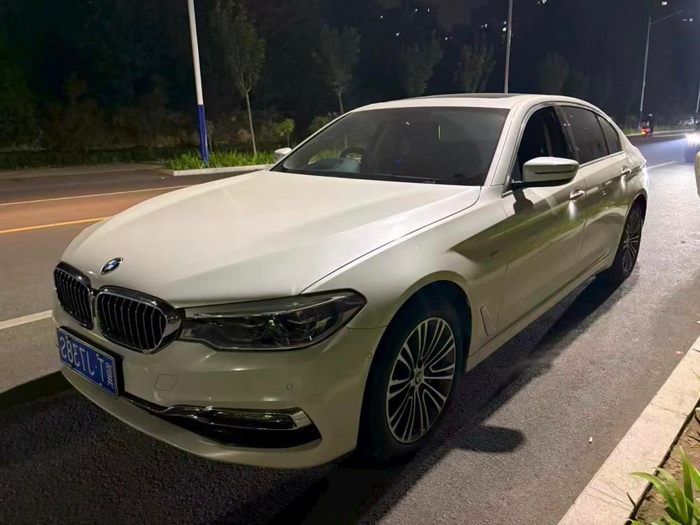 BMW 5-Series 2018 — фото автомобиля