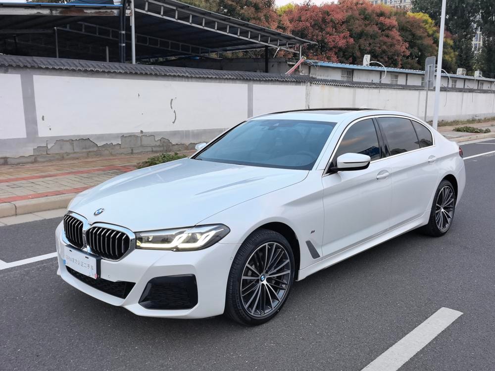 BMW 5-Series 2023 — фото автомобиля