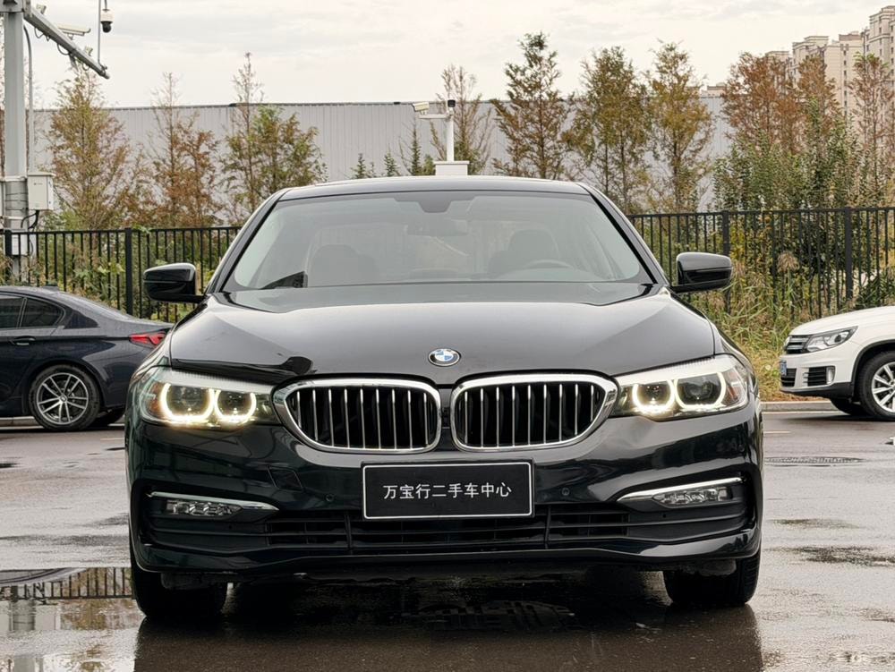 BMW 5-Series 2018 — фото автомобиля 1