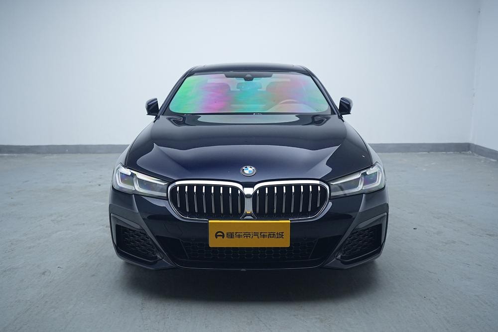 BMW 5-Series 2022 — фото автомобиля