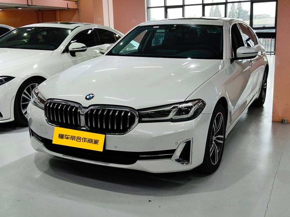 BMW 5-Series 2022 — фото автомобиля