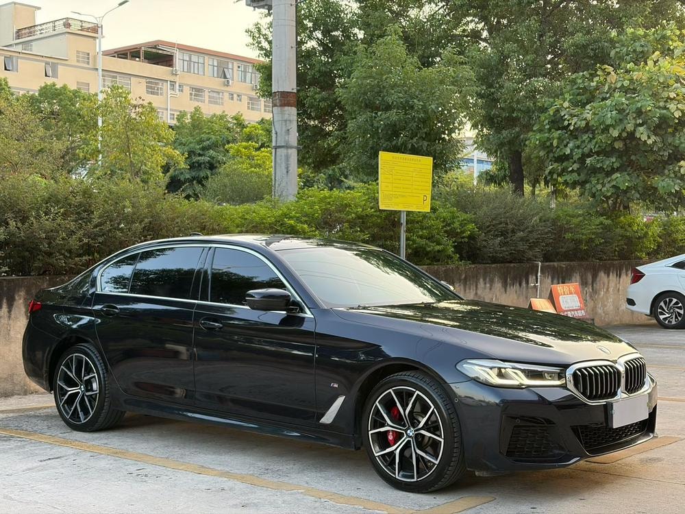 BMW 5-Series 2021 — фото автомобиля