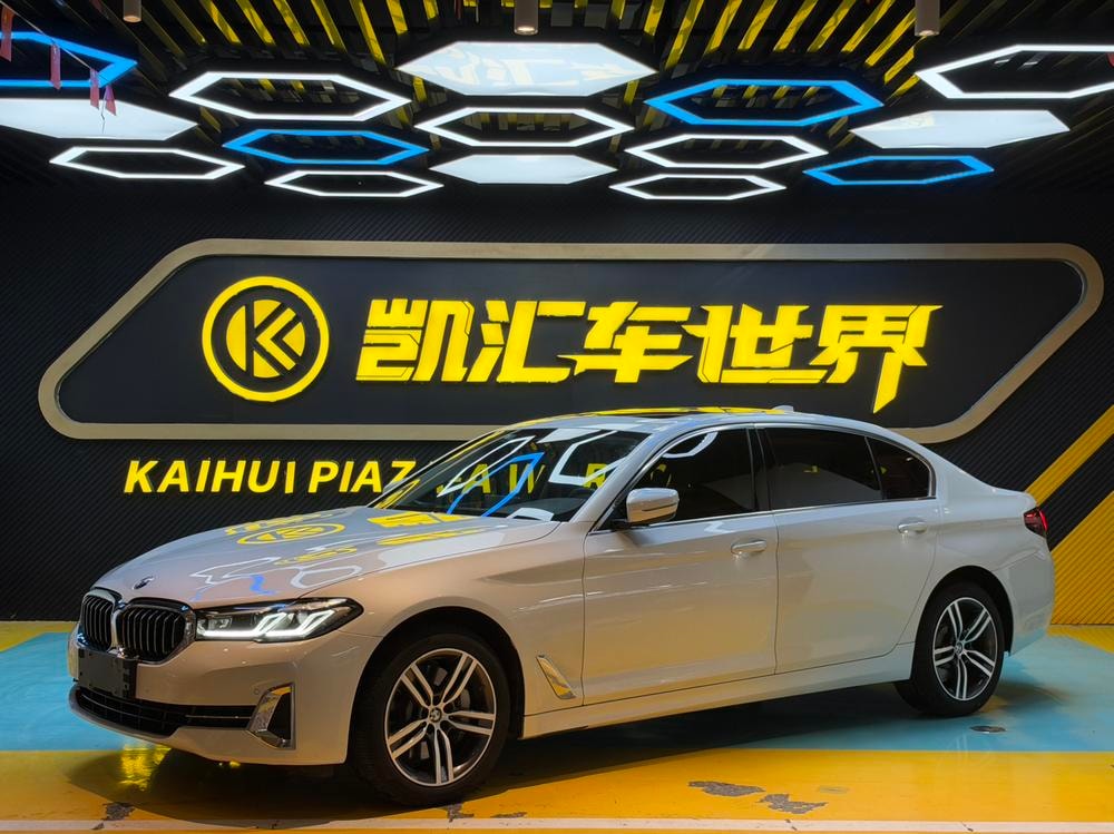 BMW 5-Series 2022 — фото автомобиля