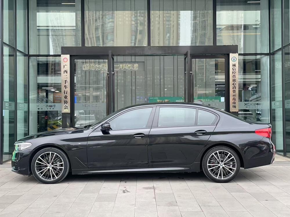 BMW 5-Series 2019 — фото автомобиля