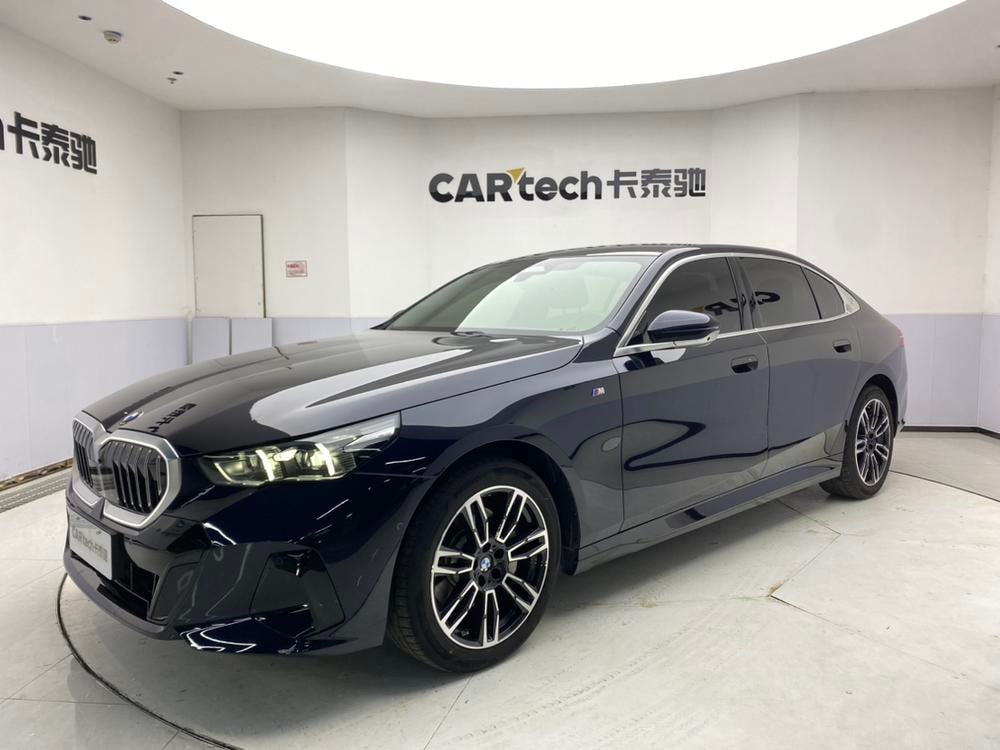BMW 5-Series 2025 — фото автомобиля