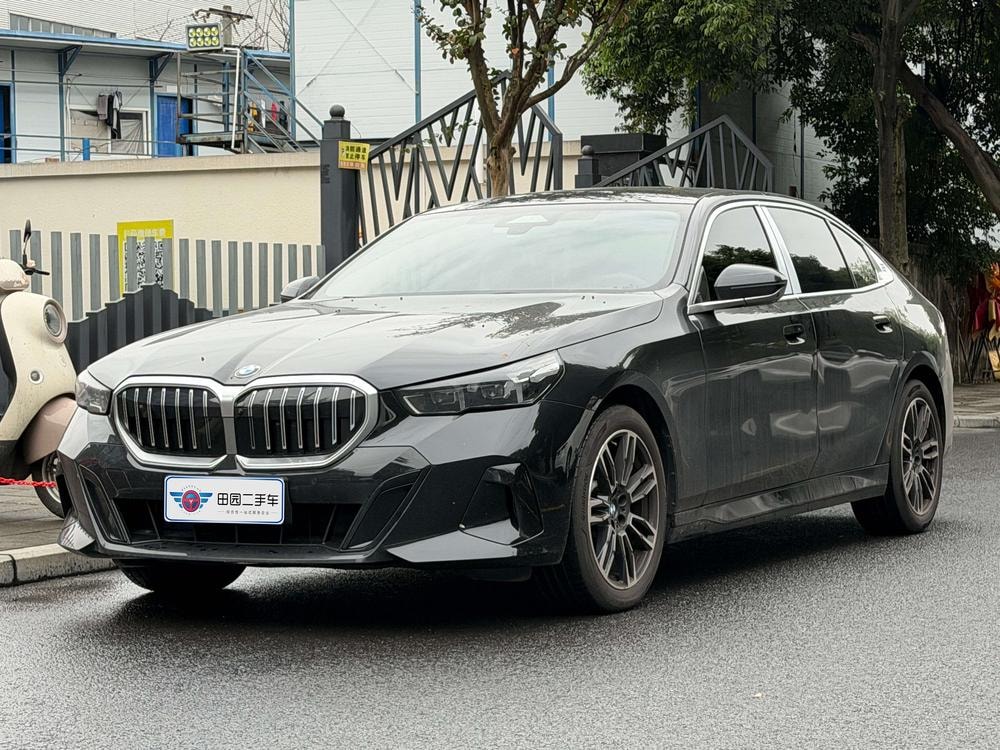 BMW 5-Series 2026 — фото автомобиля