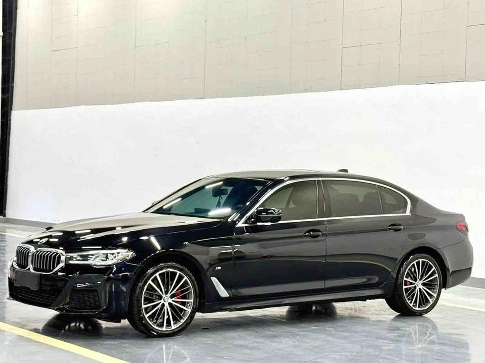 BMW 5-Series 2021 — фото автомобиля