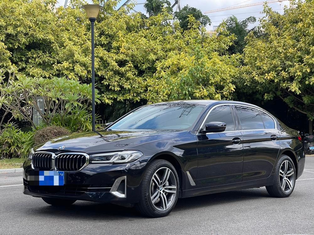 BMW 5-Series 2022 — фото автомобиля