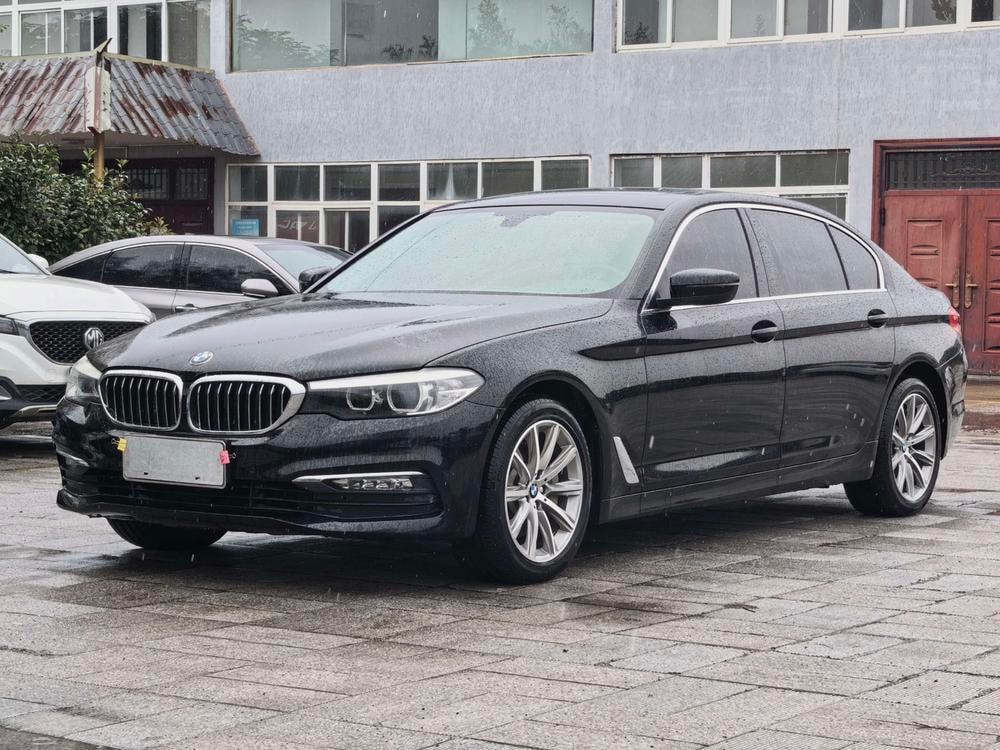BMW 5-Series 2018 — фото автомобиля