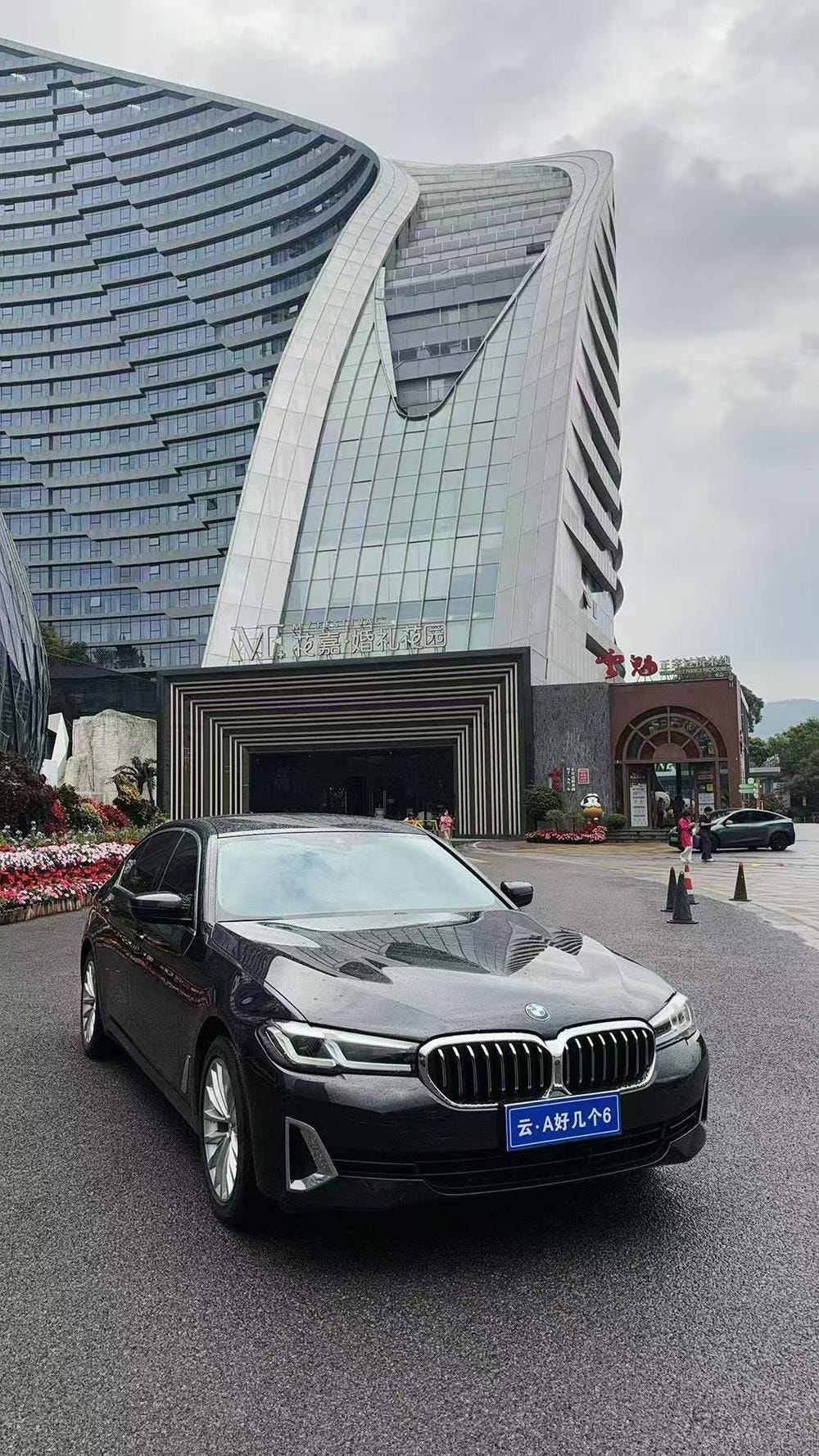 BMW 5-Series 2021 — фото автомобиля