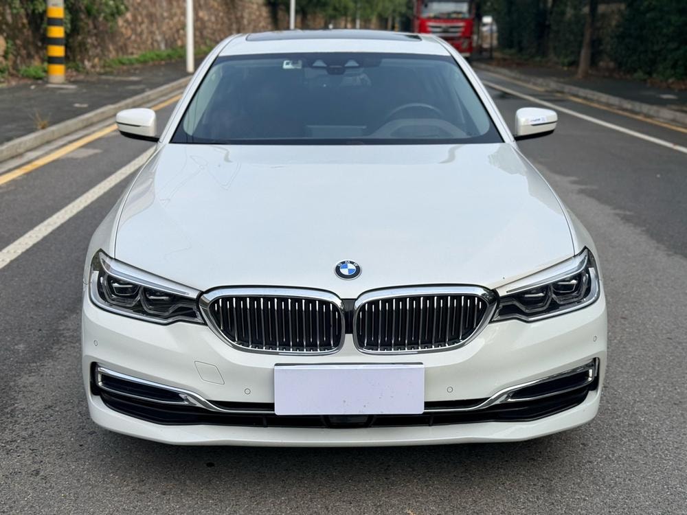 BMW 5-Series 2020 — фото автомобиля