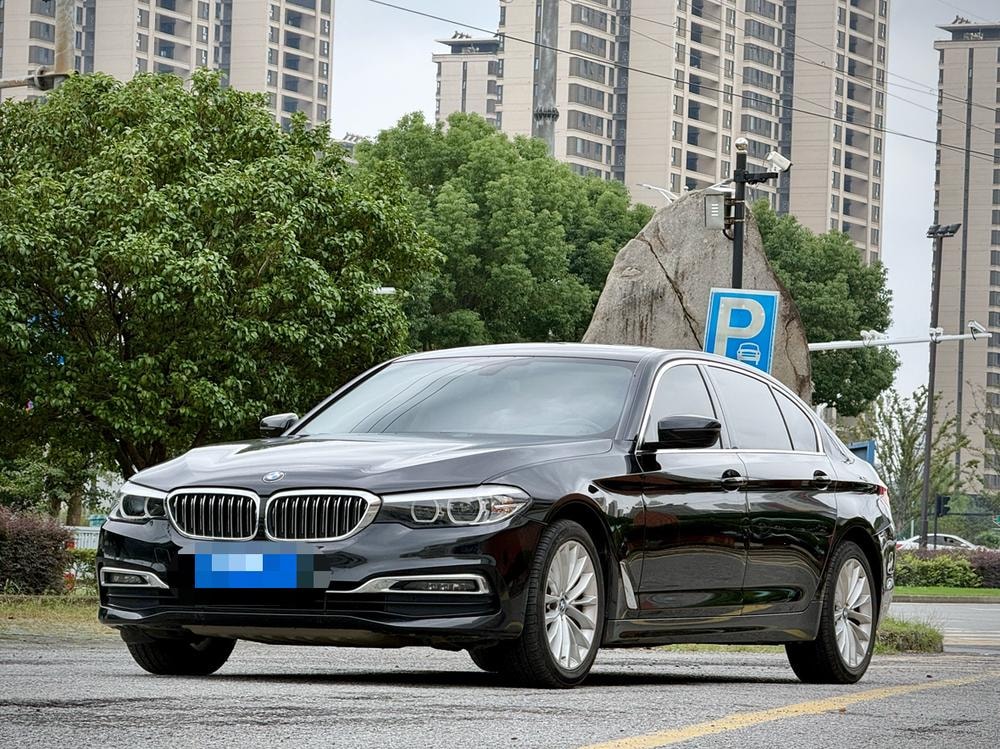 BMW 5-Series 2019 — фото автомобиля
