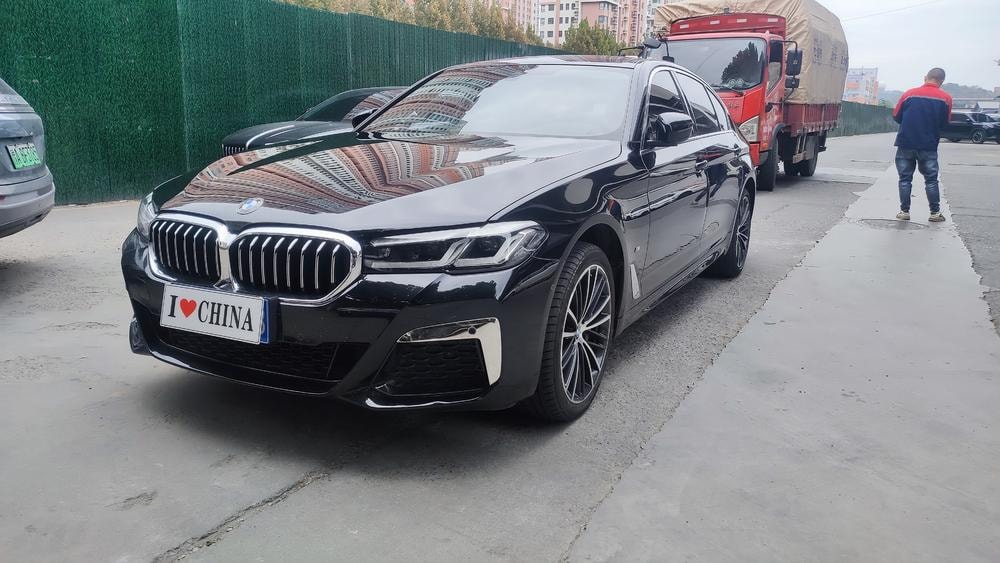BMW 5-Series 2023 — фото автомобиля