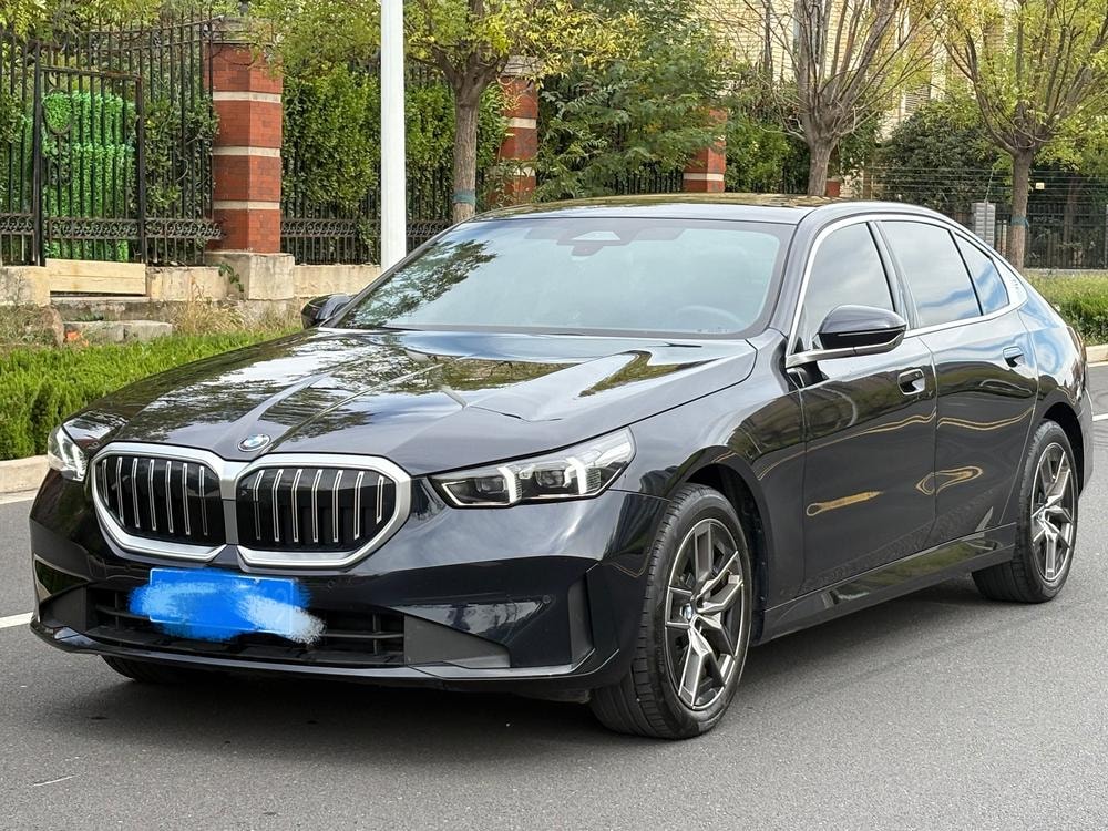 BMW 5-Series 2025 — фото автомобиля