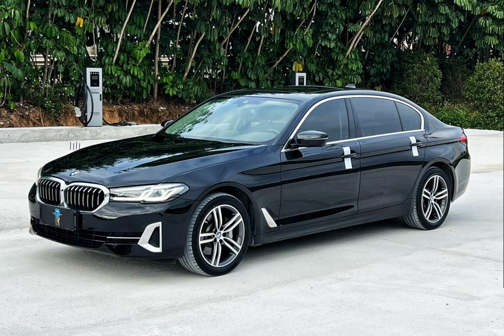BMW 5-Series 2022 — фото автомобиля