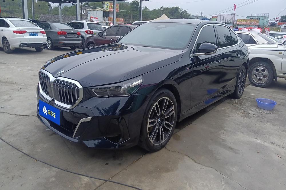 BMW 5-Series 2025 — фото автомобиля