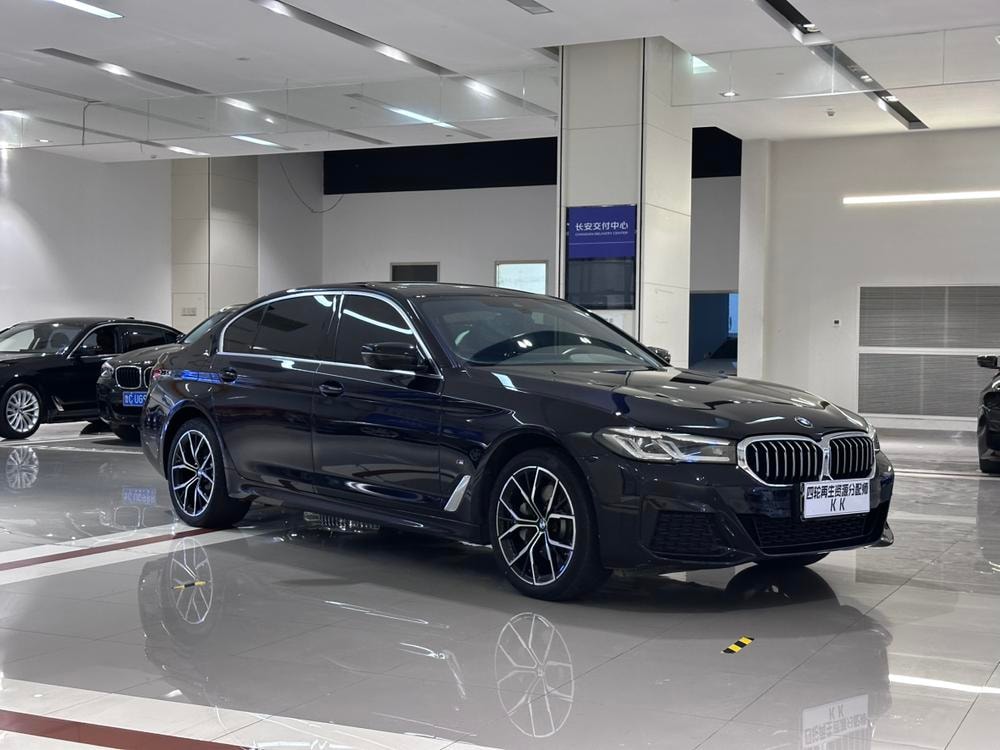 BMW 5-Series 2023 — фото автомобиля