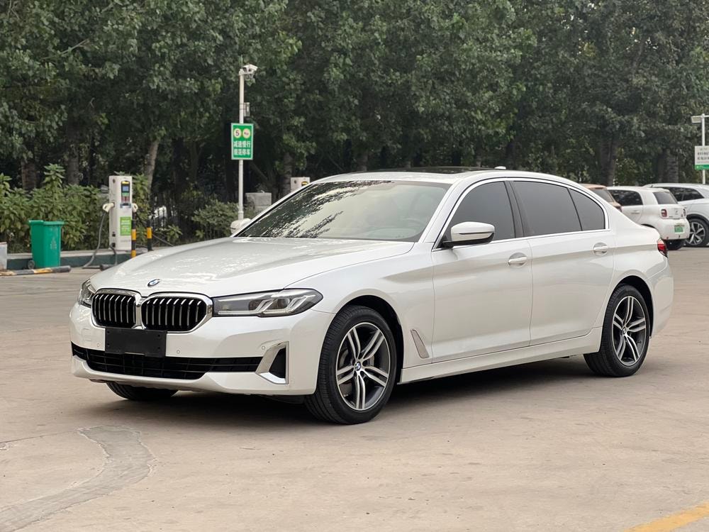 BMW 5-Series 2021 — фото автомобиля