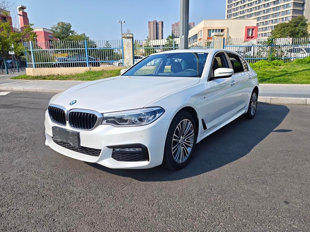 BMW 5-Series 2018 — фото автомобиля