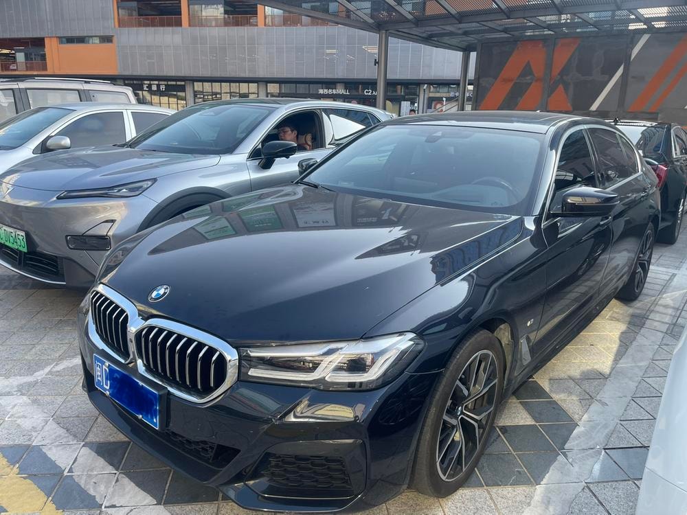 BMW 5-Series 2023 — фото автомобиля