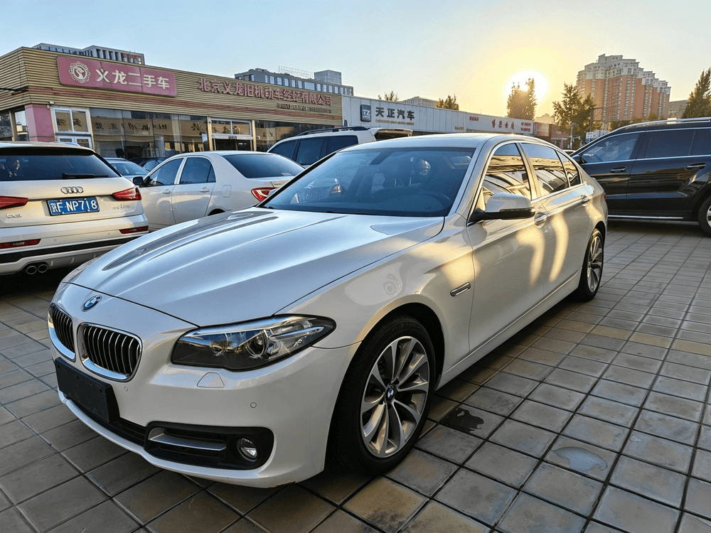 BMW 5-Series 2017 — фото автомобиля