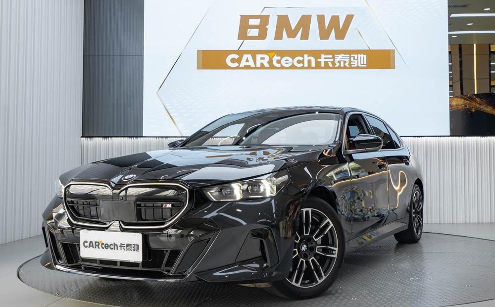 BMW 5-Series 2025 — фото автомобиля