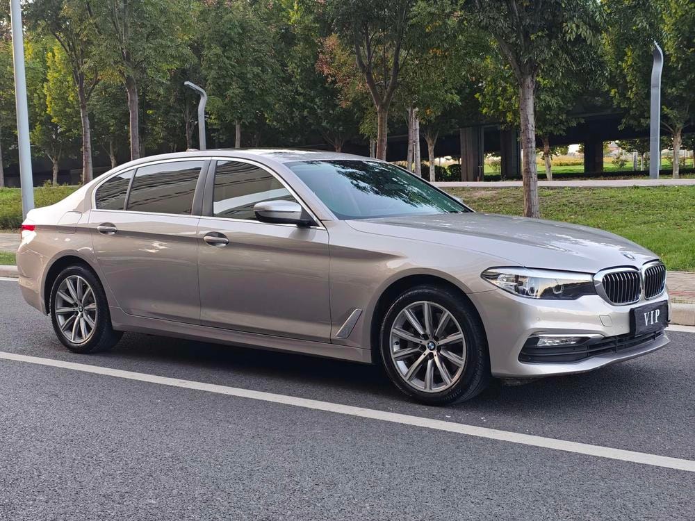 BMW 5-Series 2018 — фото автомобиля