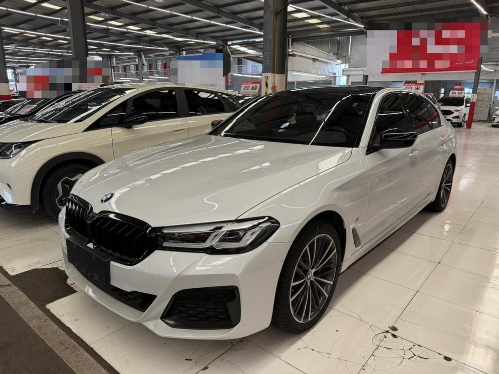 BMW 5-Series 2022 — фото автомобиля