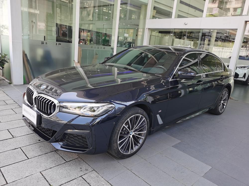BMW 5-Series 2023 — фото автомобиля
