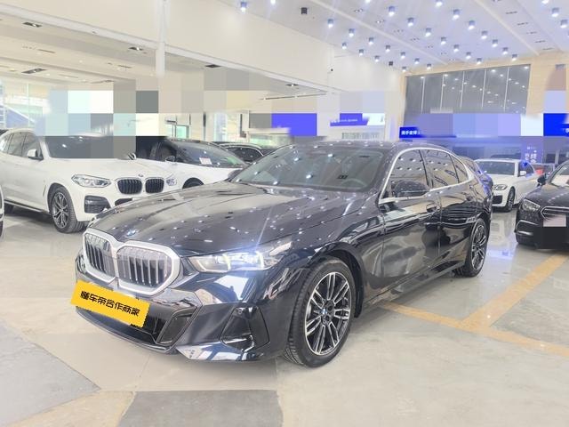 BMW 5-Series 2025 — фото автомобиля