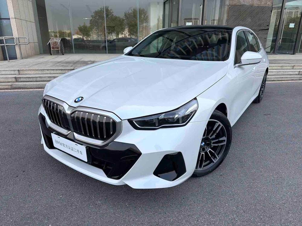 BMW 5-Series 2026 — фото автомобиля