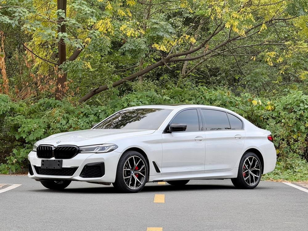 BMW 5-Series 2023 — фото автомобиля