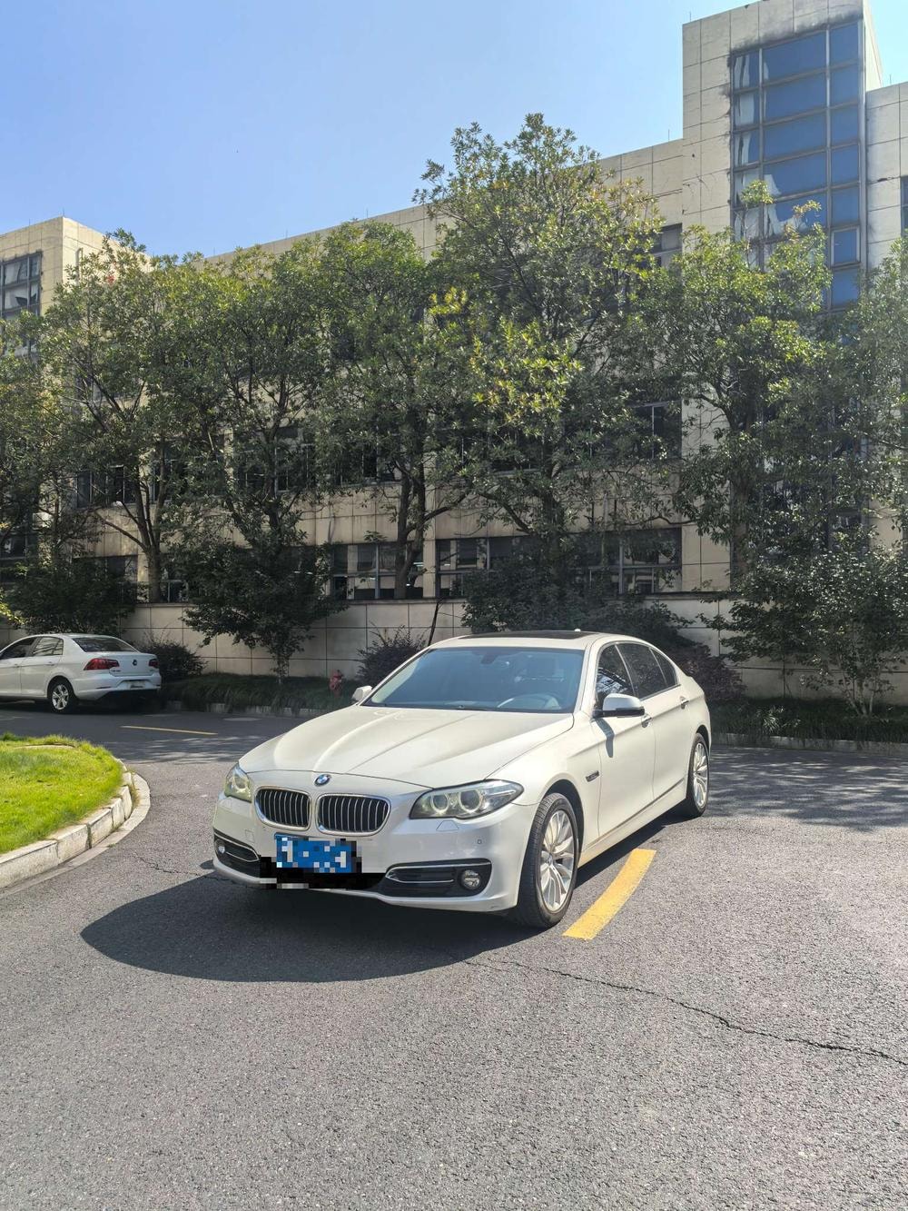 BMW 5-Series 2014 — фото автомобиля