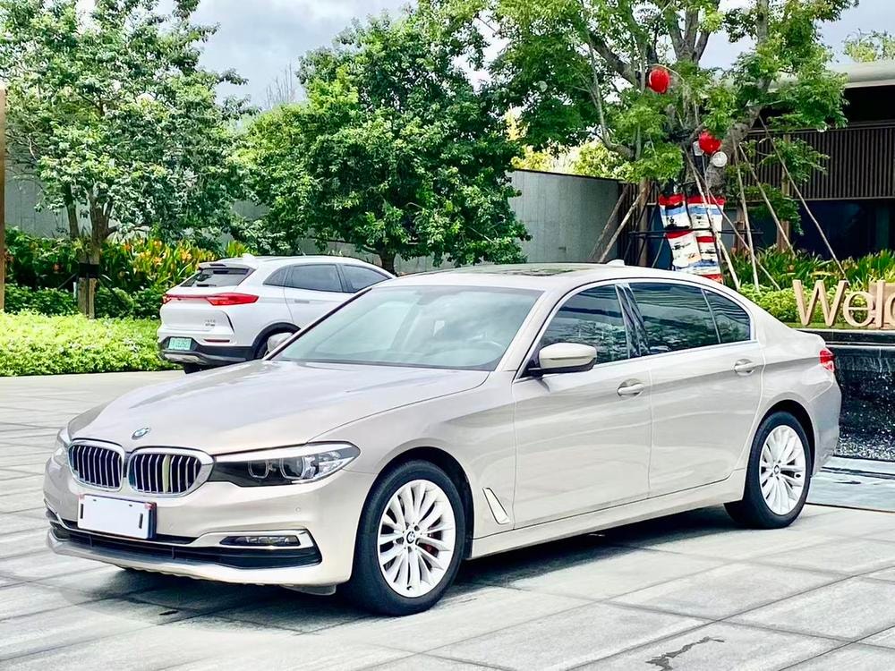 BMW 5-Series 2019 — фото автомобиля