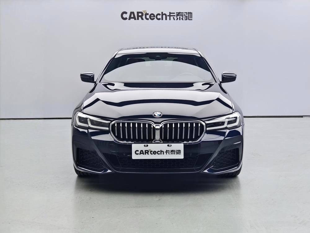 BMW 5-Series 2023 — фото автомобиля