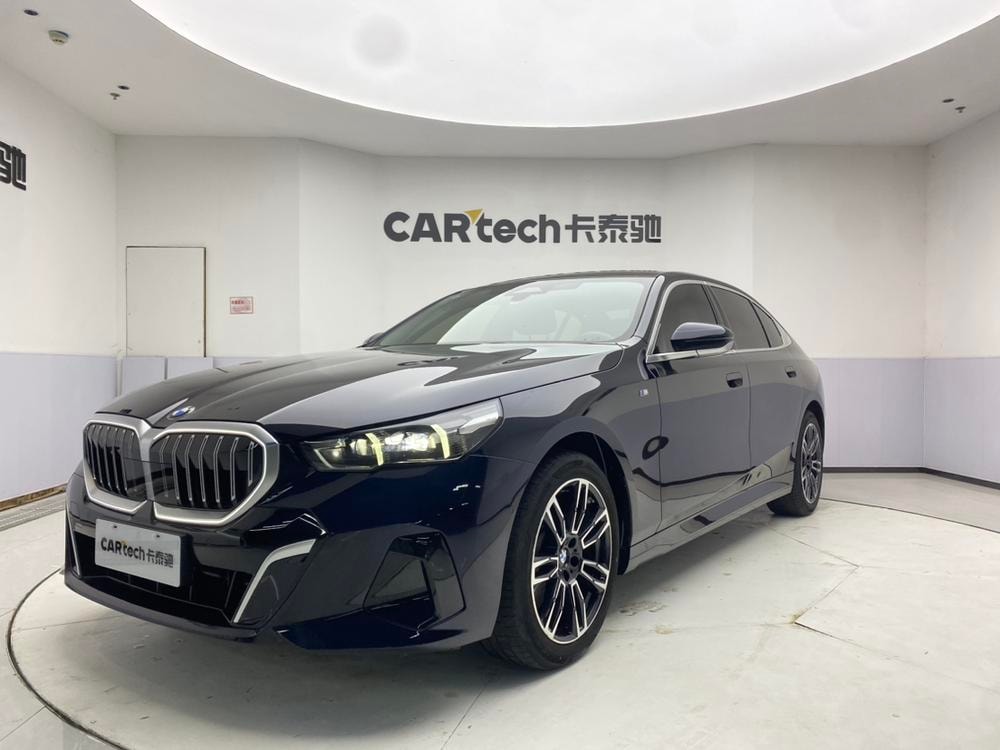 BMW 5-Series 2025 — фото автомобиля