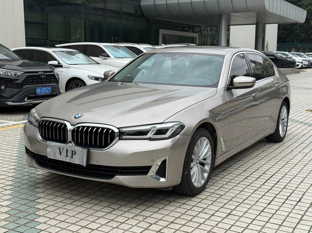 BMW 5-Series 2021 — фото автомобиля