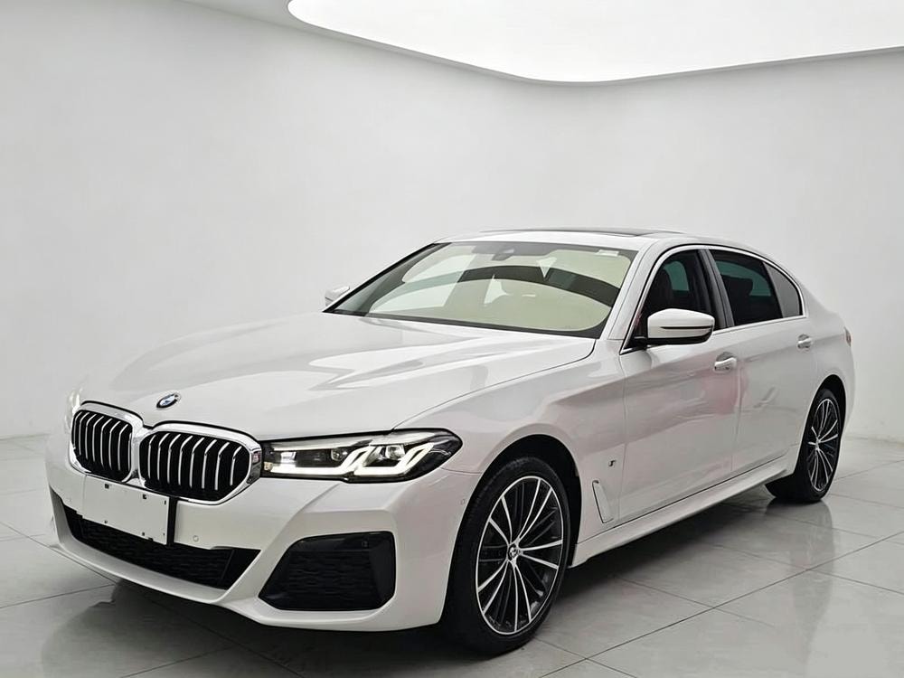 BMW 5-Series 2023 — фото автомобиля