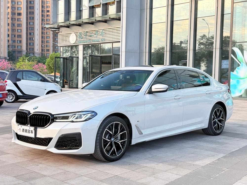 BMW 5-Series 2023 — фото автомобиля