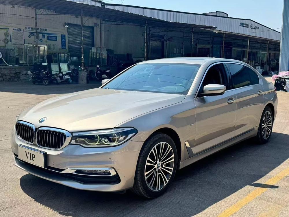 BMW 5-Series 2018 — фото автомобиля