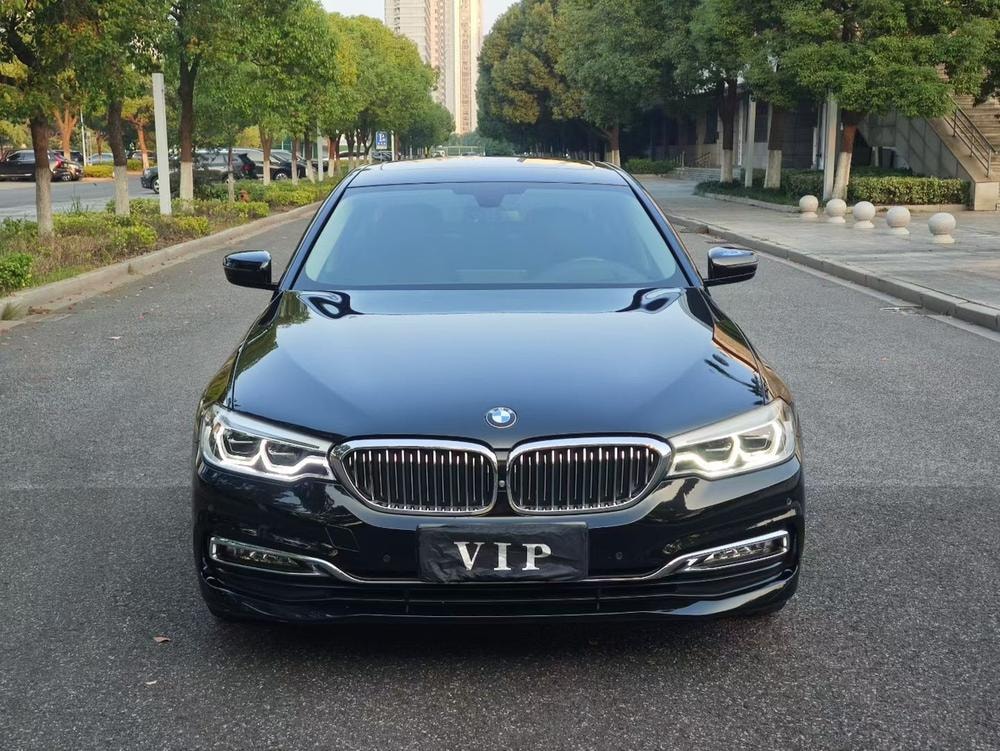 BMW 5-Series 2018 — фото автомобиля 1