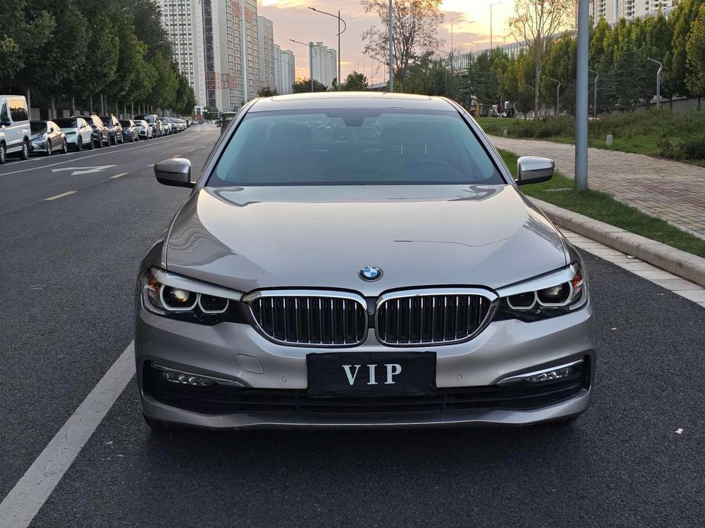 BMW 5-Series 2018 — фото автомобиля