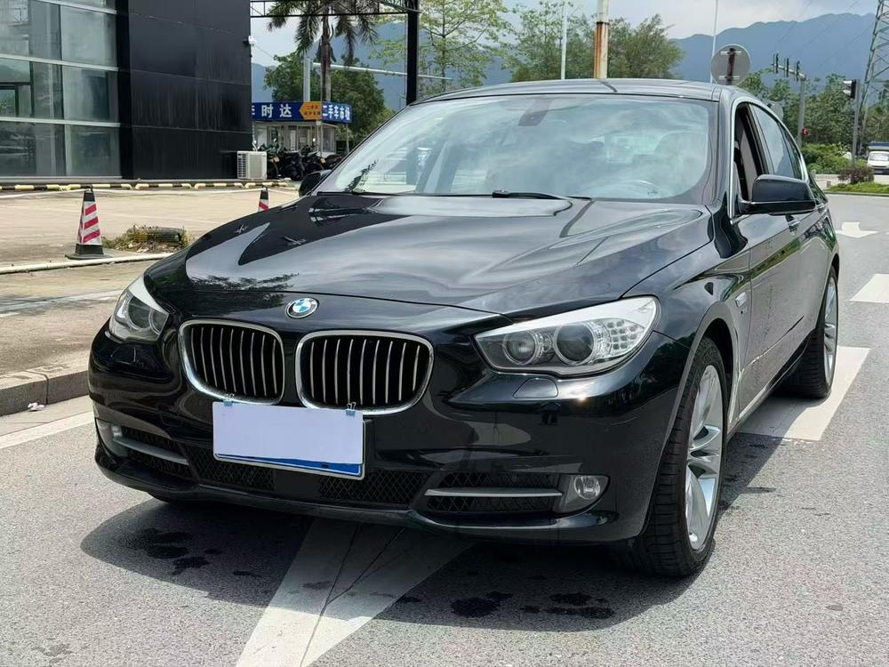 BMW 5-Series GT 2011 — фото автомобиля 1