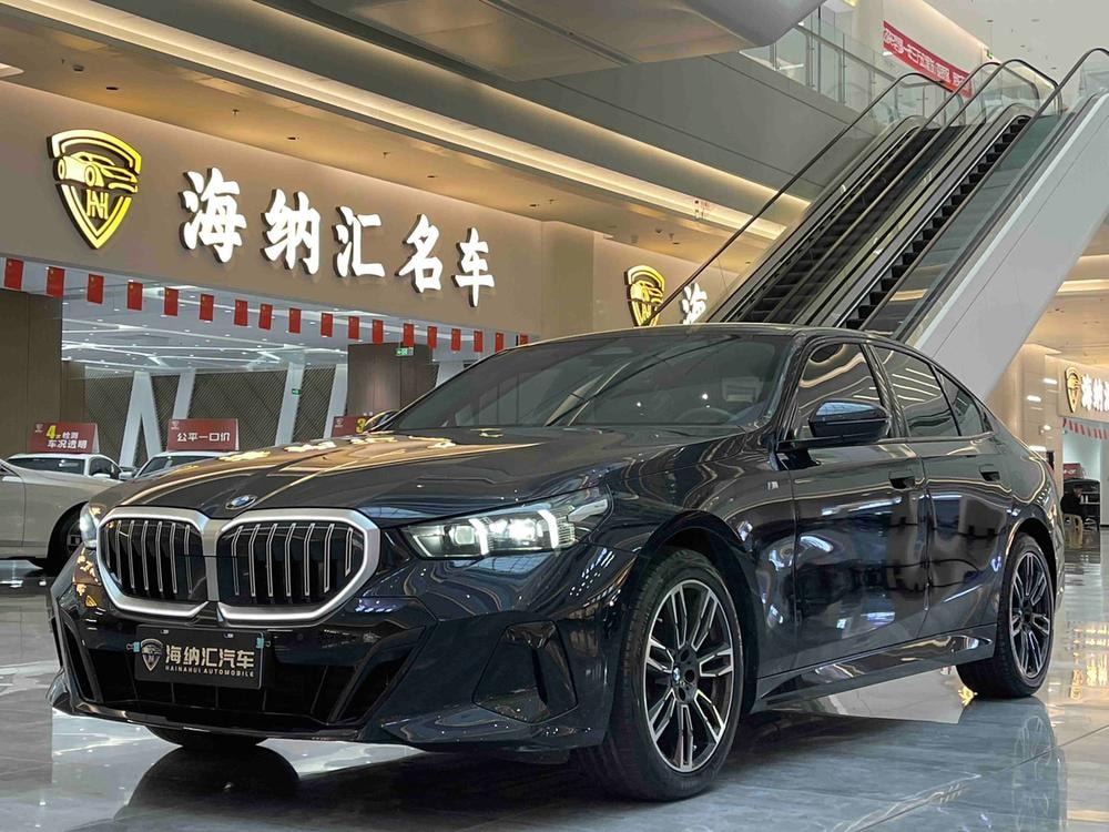 BMW 5-Series (Import) 2024 — фото автомобиля 1
