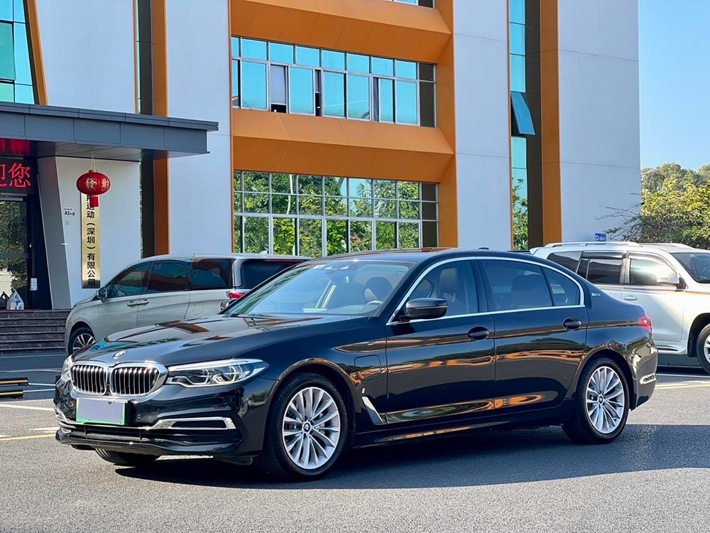 BMW 5-Series PHEV 2019 — фото автомобиля 1