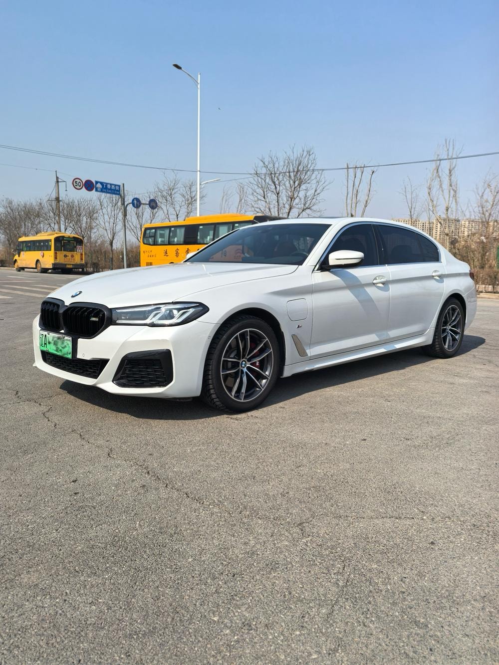 BMW 5-Series PHEV 2021 — фото автомобиля