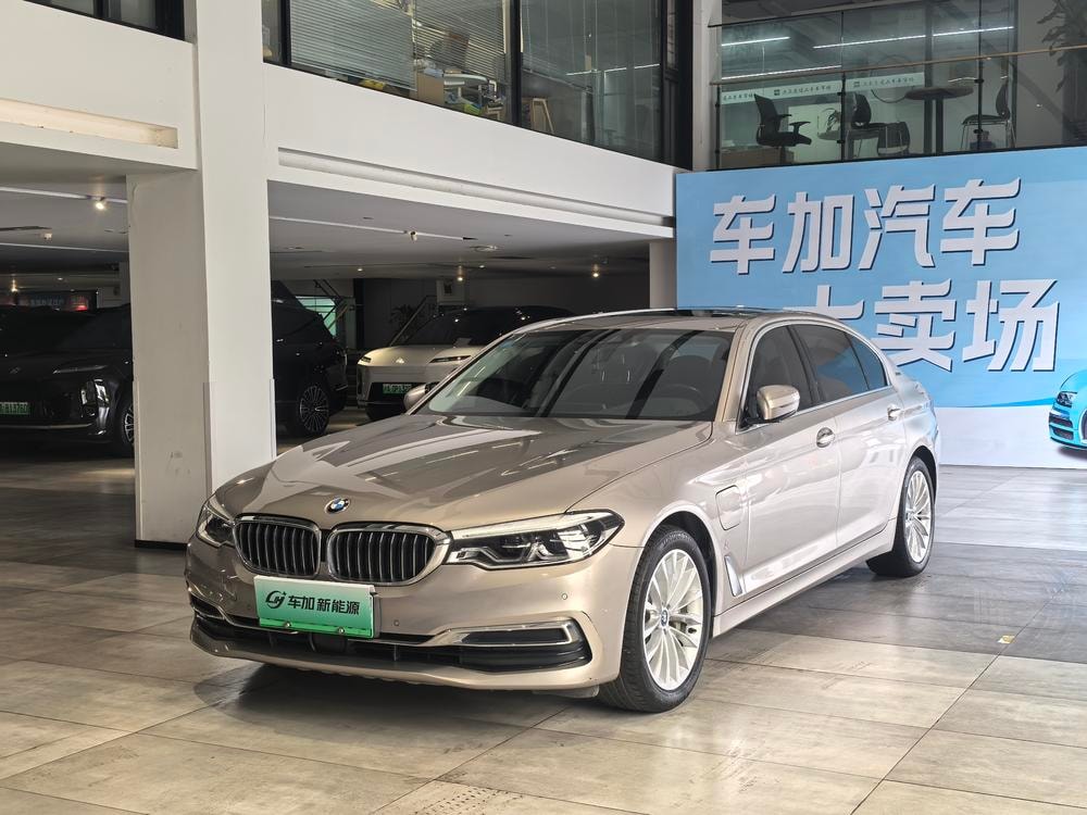 BMW 5-Series PHEV 2019 — фото автомобиля 1